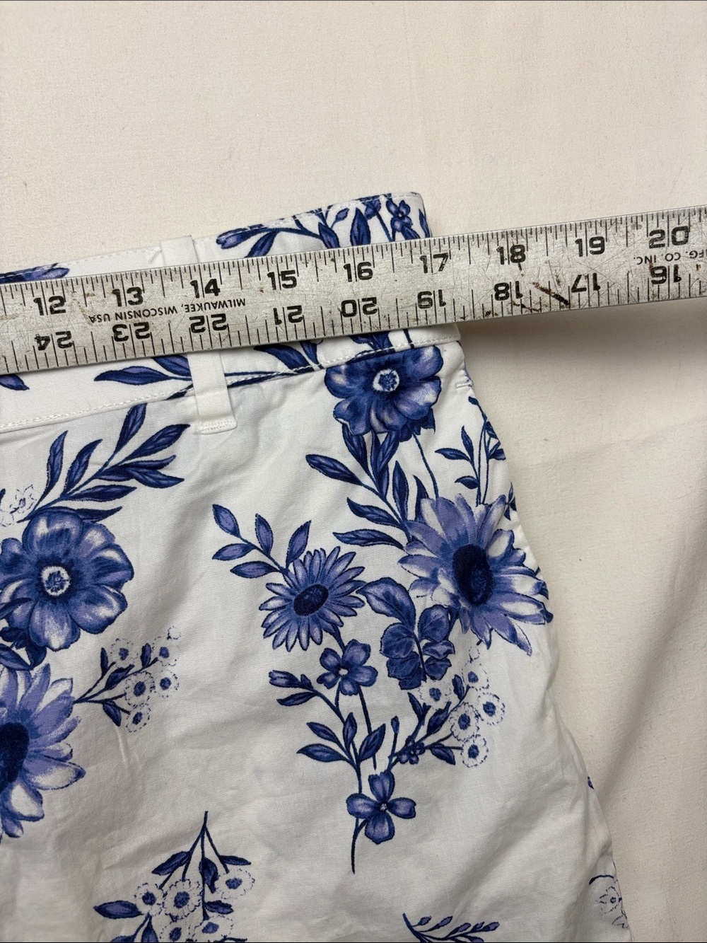 Torrid size 12 belle isle White Floral Scallop-Hem Women's Shorts Blue Print - Picture 4 of 11